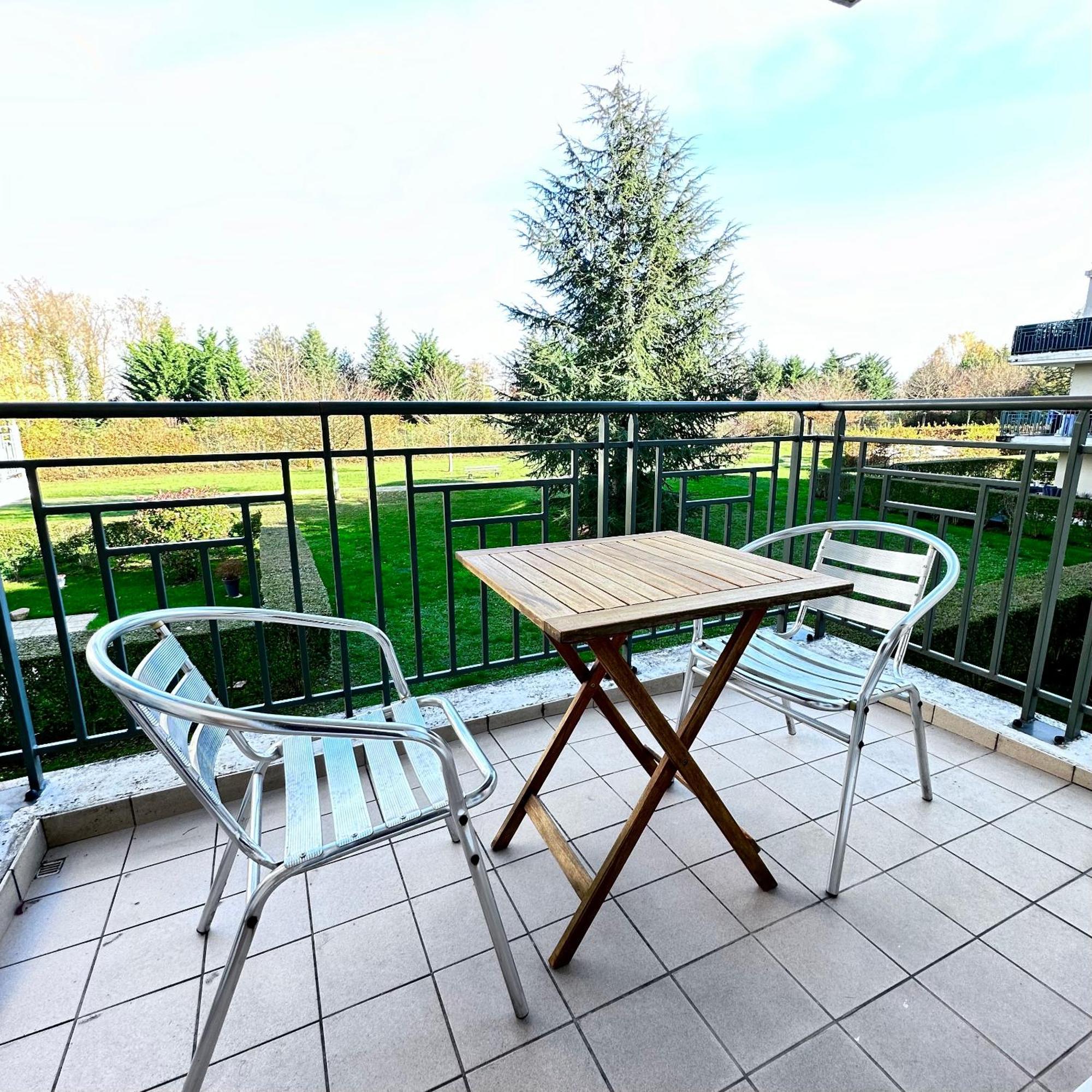 Beautiful Apartment * Parking* Disneyland 10 Min มองต์เตฮวา ภายนอก รูปภาพ